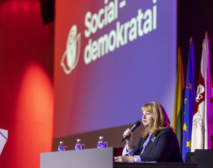V. Blinkevičiūtė suvažiavime perrinkta Socialdemokratų partijos pirmininke, patvirtinta jos pavaduotojų komanda